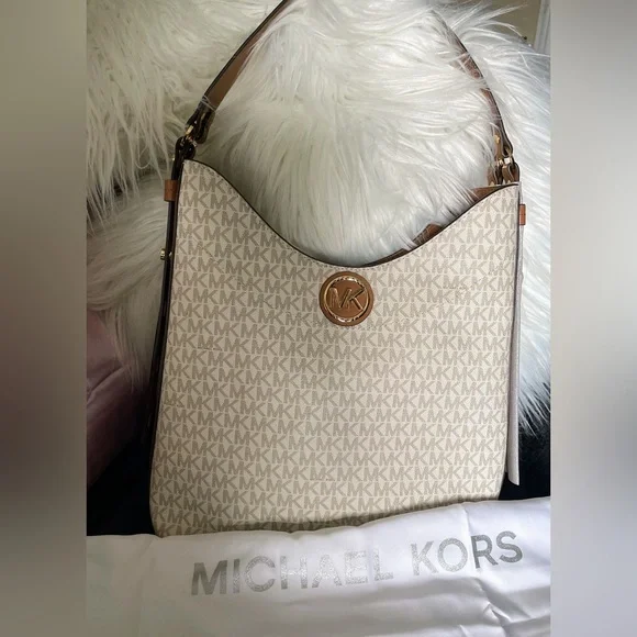 SALE‼️ MICHEAL KORS NWT!!⭐️⭐️⭐️⭐️⭐️ - Picture 2 of 6